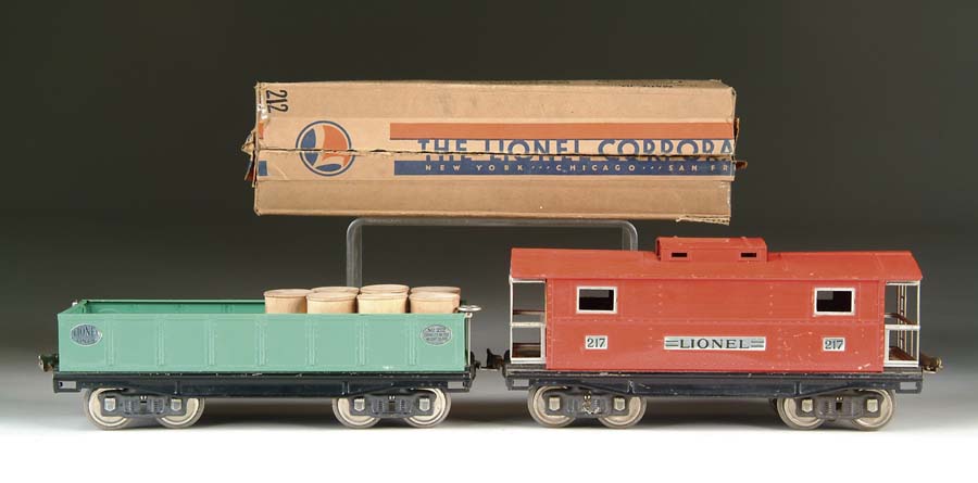 Appraisal: LOT OF TWO LIONEL STANDARD GAUGE -SERIES CARS Late color