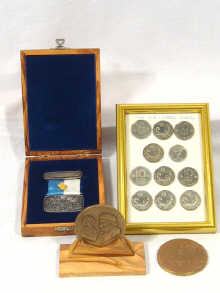 Appraisal: Jewish interest A mixed lot comprising a silver and gold