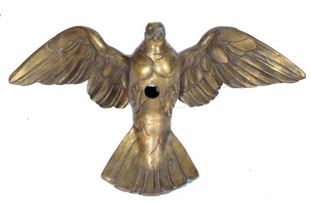 Appraisal: AN ANTIQUE BRONZE SCULPTURE OF A DOVE with wings spread