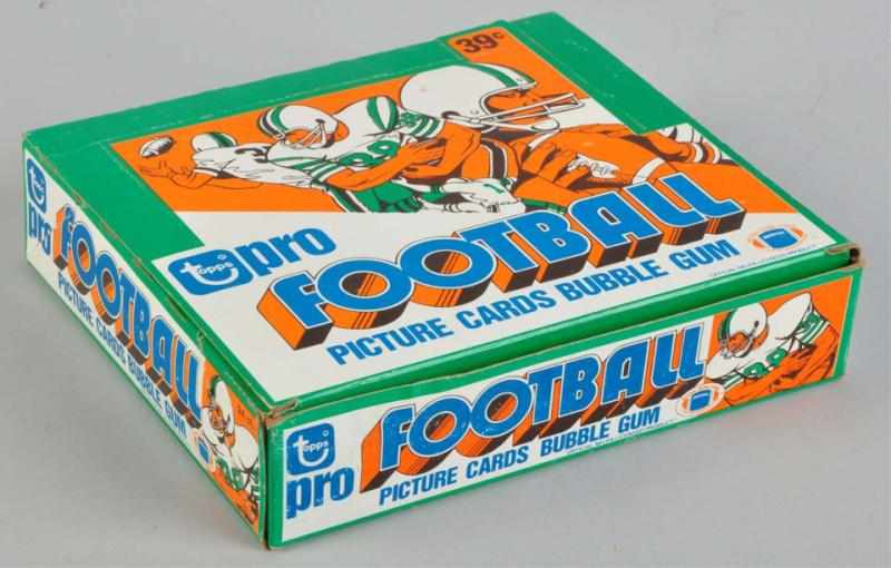 Appraisal: Box of Topps Football Cello Packs Description Includes cello packs