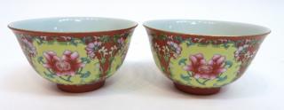 Appraisal: Pair Of Qianlong Enamel Porcelain Bowls Pair Of Qianlong Enamel