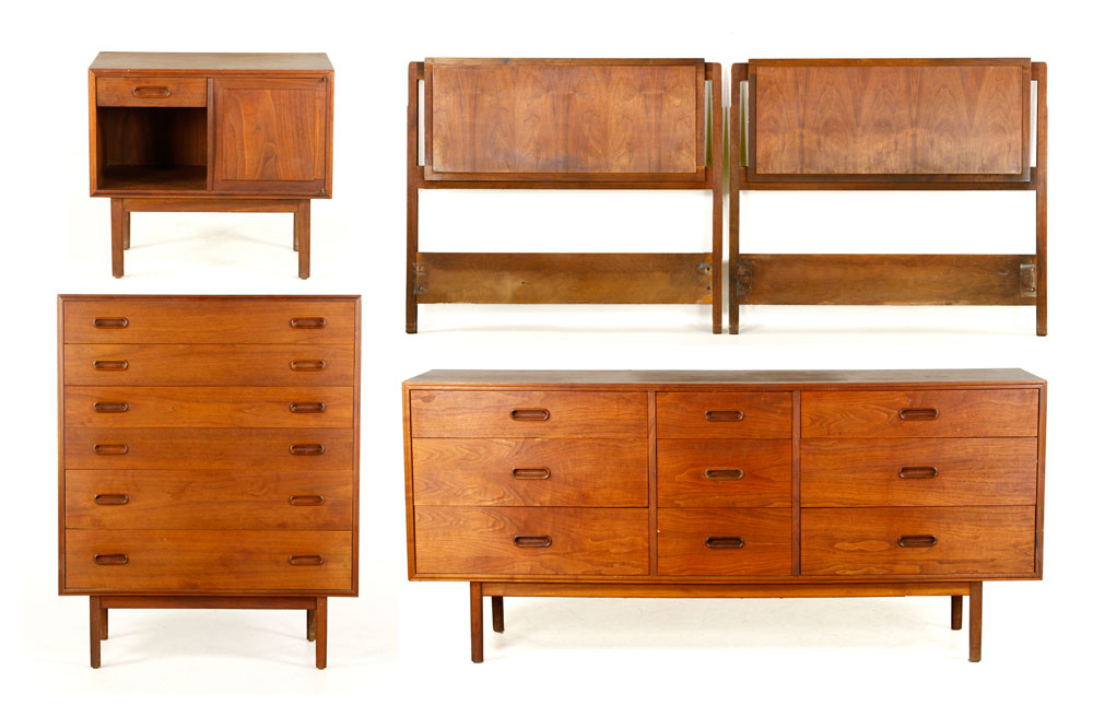 Appraisal: - Mid-Century Teak Bedroom Set Mid-century bedroom set teak to