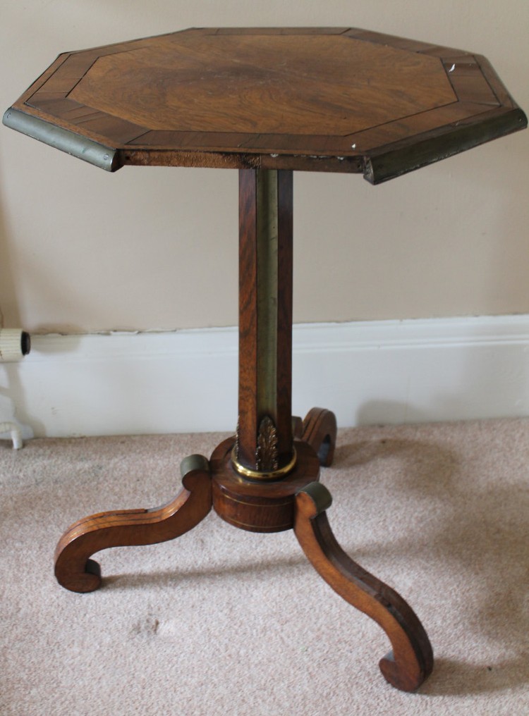 Appraisal: An early Victorian rosewood centre table with crossbanded and brass