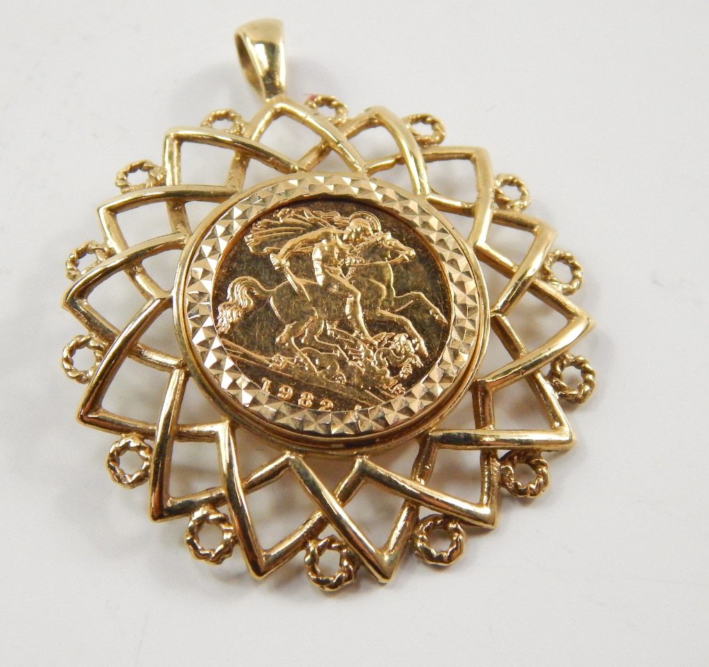 Appraisal: An Elizabeth II half Sovereign in a ct gold pendant