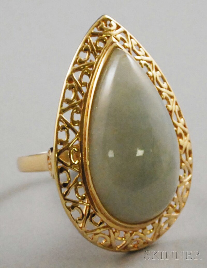 Appraisal: kt Gold and Pale Green Hardstone Cocktail Ring set with