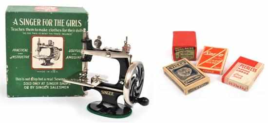 Appraisal: Child's Singer Sewing Machine American miniaturised working metal sewing machine