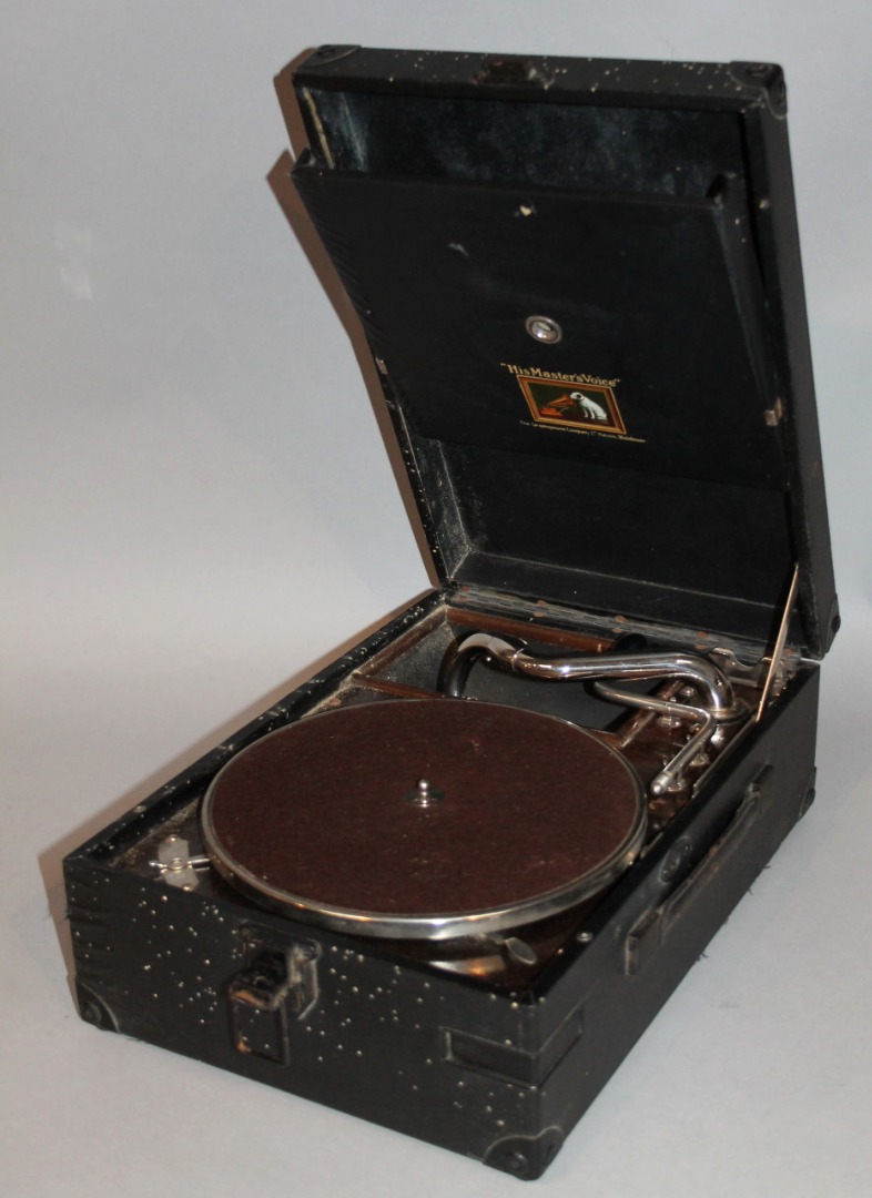 Appraisal: A mid- thC HMV His Master's Voice tabletop gramophone in