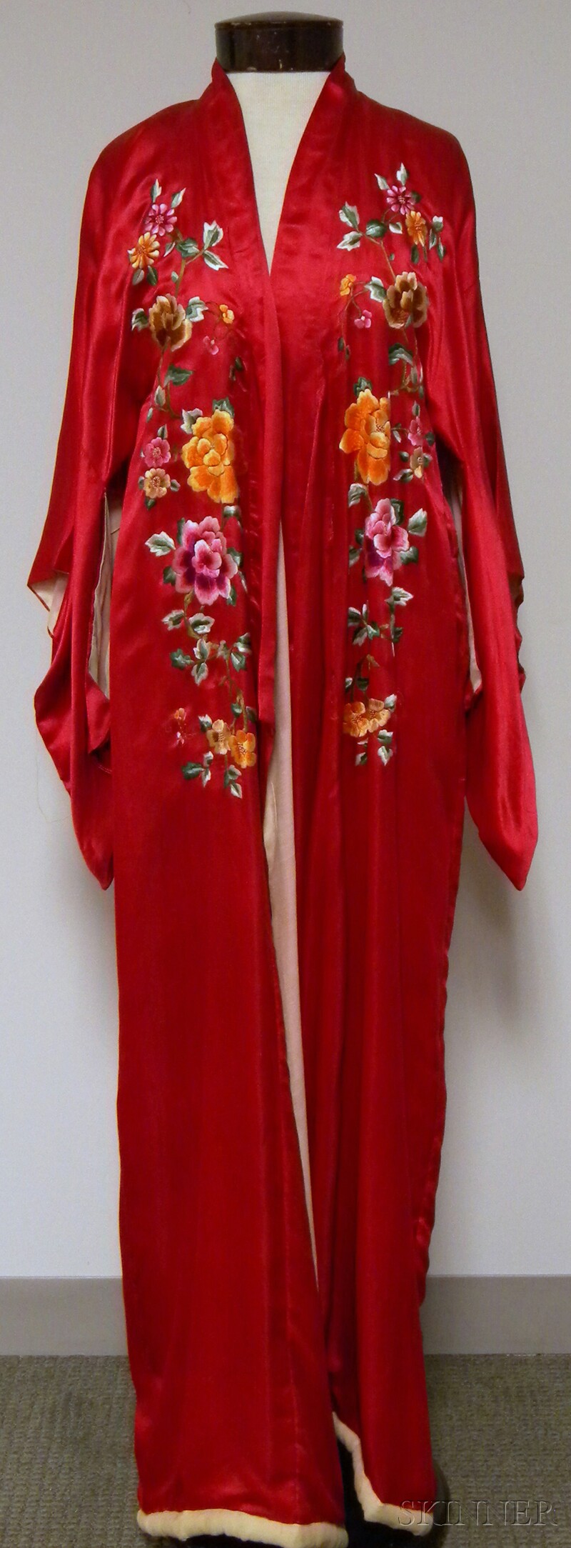 Appraisal: Vintage Japanese Embroidered Silk Kimono c s lg in