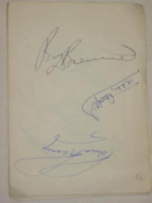 Appraisal: A collection of sixteen Leeds United player's autographs from January