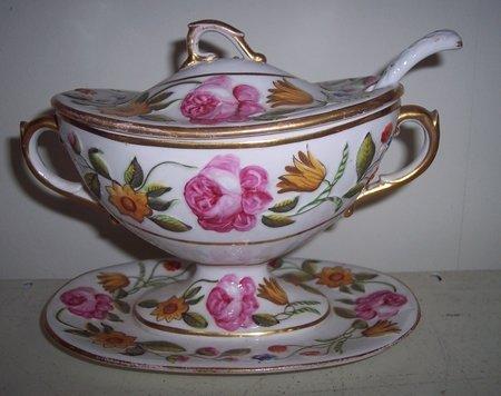 Appraisal: An early th Century English porcelain sauce tureen and cover