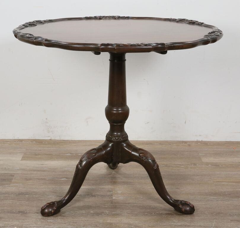 Appraisal: Georgian Chippendale style tilt top table American Early th Century