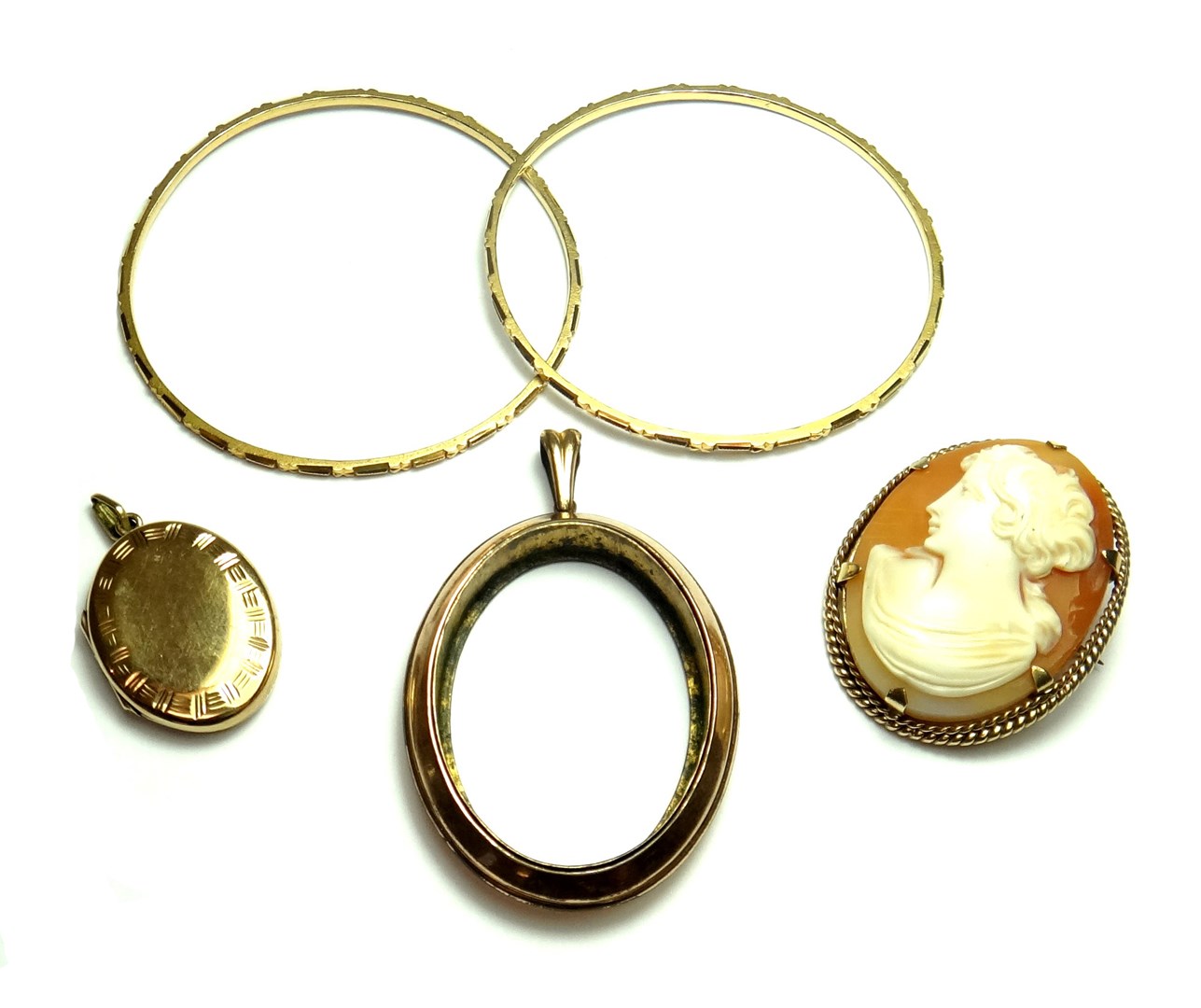 Appraisal: A ct gold mounted oval shell cameo brooch carved as