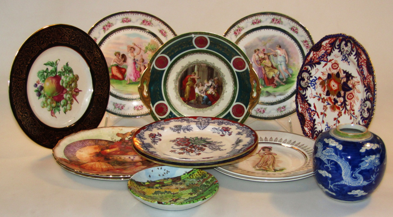 Appraisal: A quantity of various cabinet plates to include a pair