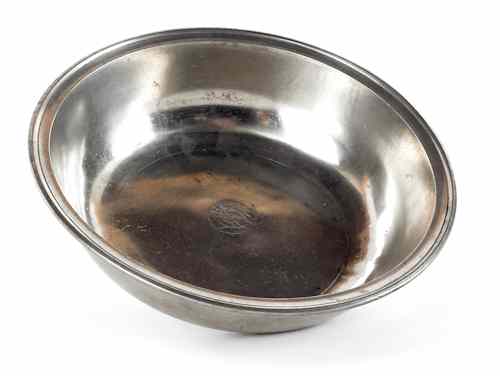 Appraisal: Philadelphia pewter basin ca bearing the touch of Blakeslee Barns