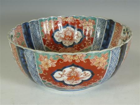 Appraisal: A Japanese Imari porcelain bowl of circular form with shaped