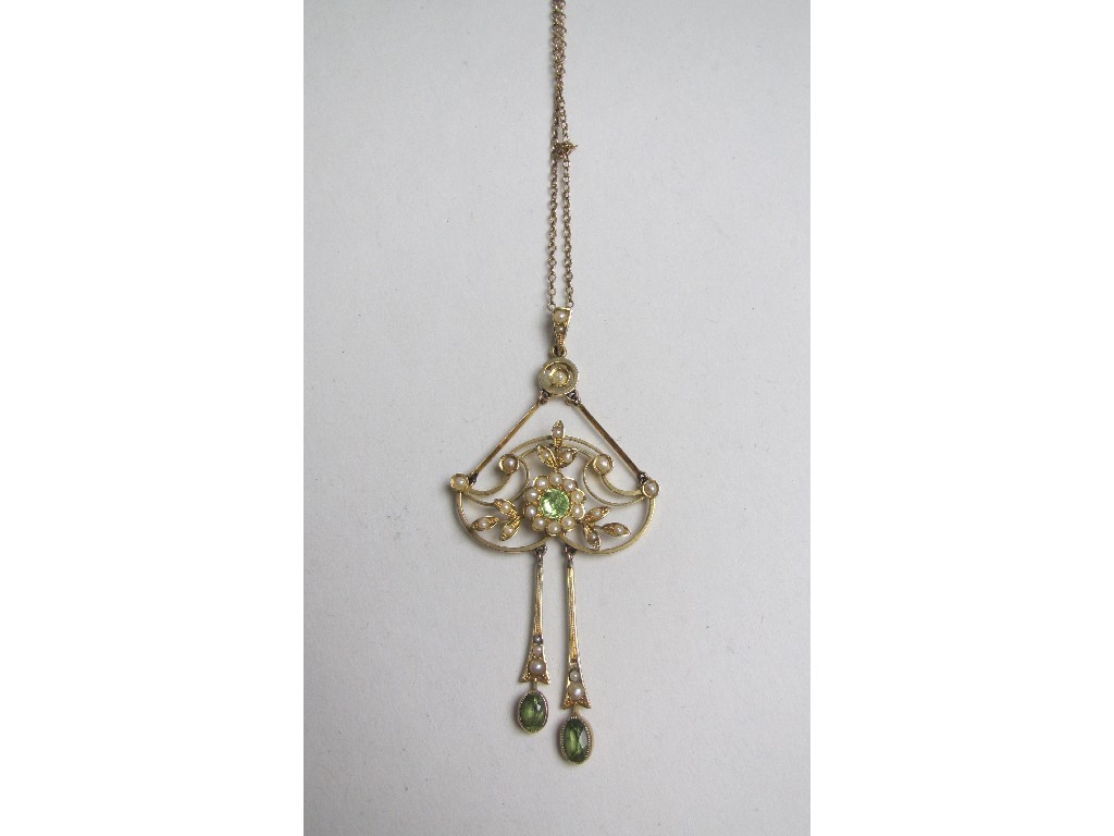 Appraisal: Edwardian ct gold peridot and seed pearl set pendant on