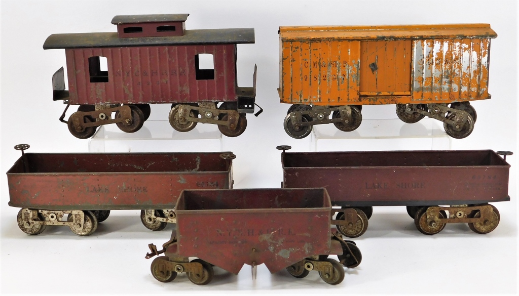 Appraisal: VINTAGE PRE-WAR LIONEL TRAIN CARS United States Early th CenturyLot