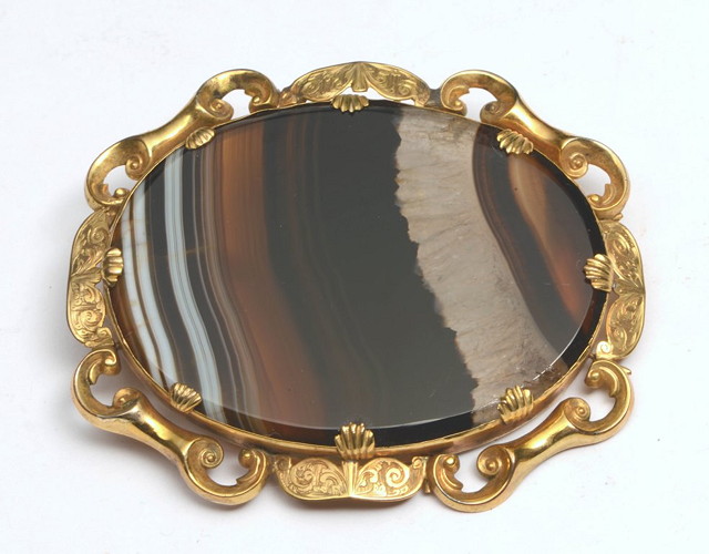 Appraisal: AN AGATE BROOCH of oval form with pinchbeck frame with