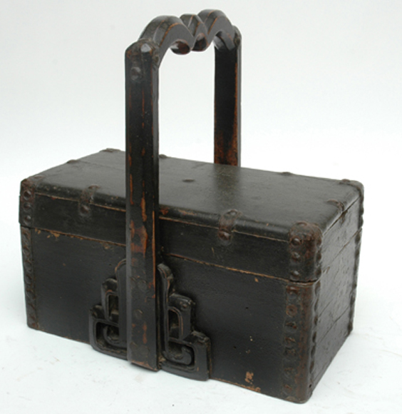 Appraisal: A TH CENTURY CHINESE BLACK LACQUERED BOX Width cm