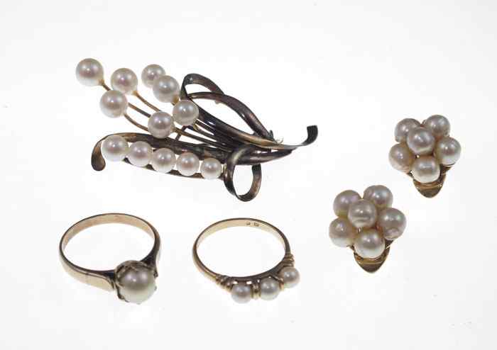 Appraisal: LOT OF K CULTURED PEARL JEWELRY K yellow gold lot