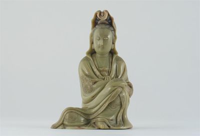 Appraisal: A good Chinese soapstone carving of Guanyin seated wearing robes