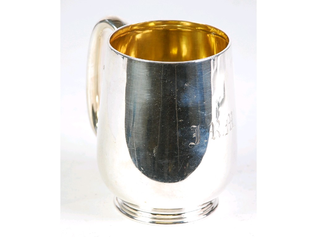 Appraisal: EDWARD VII PLAIN SILVER HALF PINT TANKARD with gilt interior