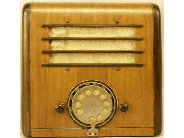 Appraisal: Antique walnut cased waterfall front radio Estimate -