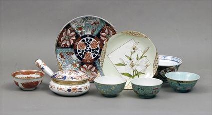 Appraisal: Six Chinese Porcelain Articles Modern Including five bowls and a