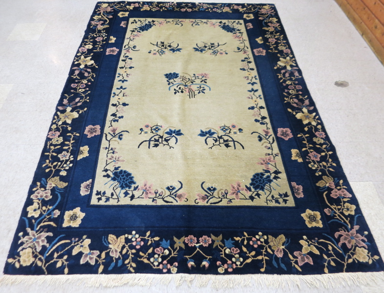 Appraisal: HAND KNOTTED CHINESE CARPET tradition Peking floral design ' x