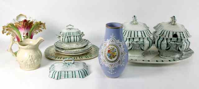 Appraisal: A quantity of Ridgways stoneware china Corinthian Flute pattern comprising