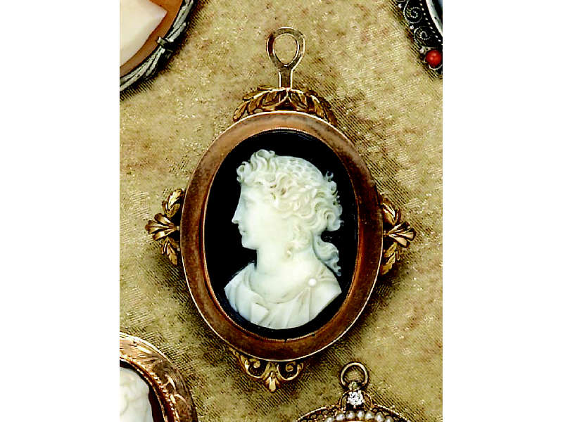 Appraisal: CAMEO PENDANT BROOCH k yellow gold with oval black and