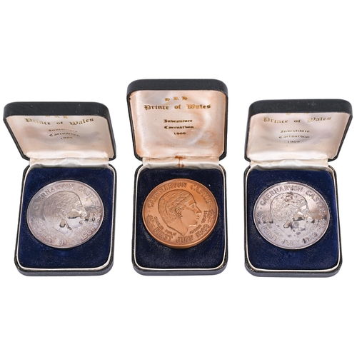 Appraisal: Investiture of the Prince of Wales Two silver commemorative medals