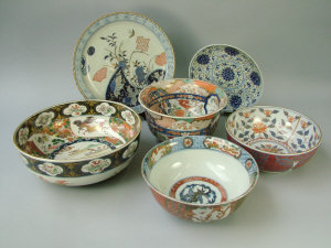 Appraisal: A quantity of six Japanese bowls a large Japanese bowl