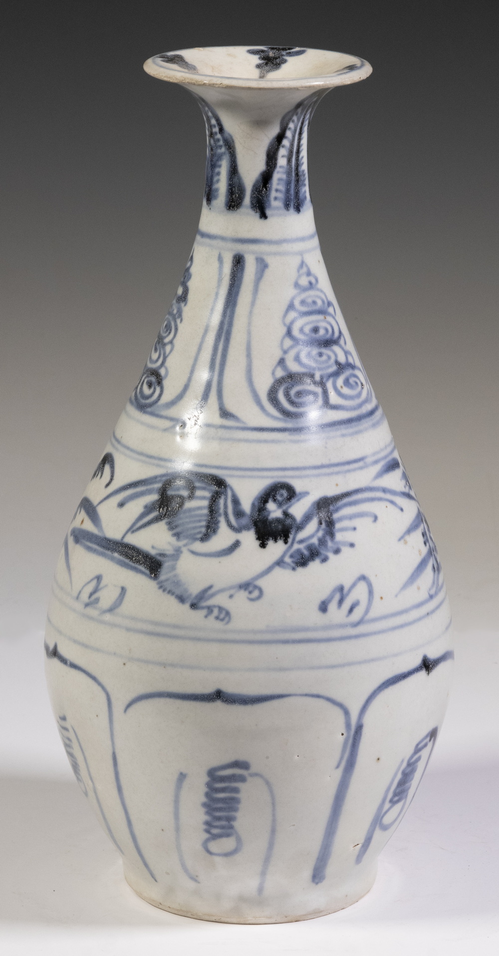 Appraisal: TH C VIETNAMESE BLUE WHITE VASE FROM THE HOI AN