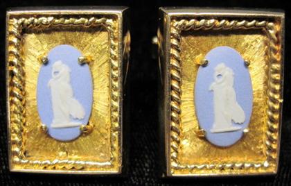 Appraisal: karat yellow gold 'Wedgewood' cuff links Paul Waldmanengland