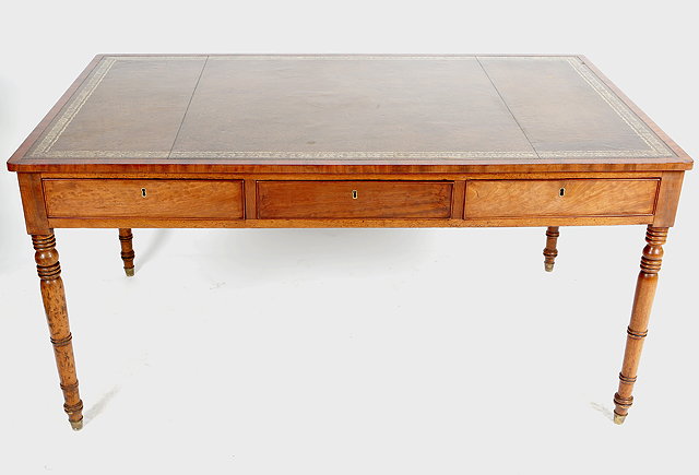 Appraisal: AN EARLY TH CENTURY MAHOGANY WRITING TABLE having a leather