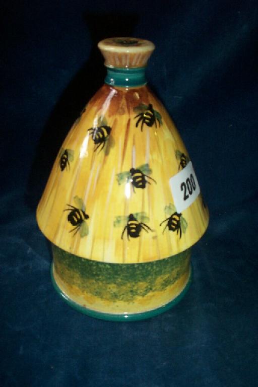 Appraisal: A Wemyss honey pot and cover in the form of