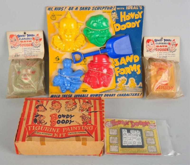 Appraisal: Lot of Howdy Doody Items Includes sand forms with shovel