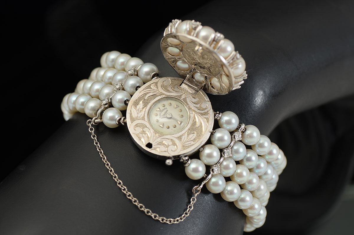 Appraisal: ELEGANT K PEARL DIAMOND PEEK-A-BOO WATCH BRACELET K white gold