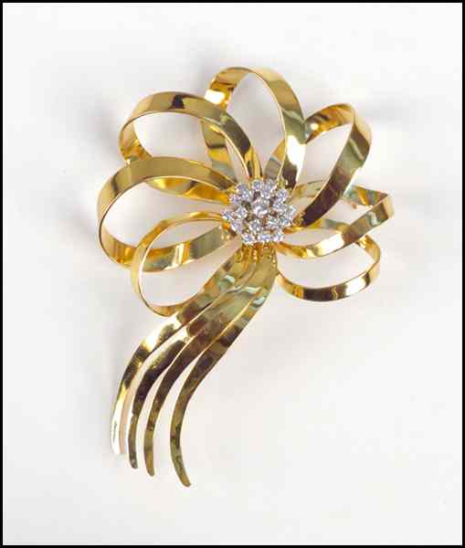 Appraisal: DIAMOND AND KARAT YELLOW GOLD BOW BROOCH Central round brilliant