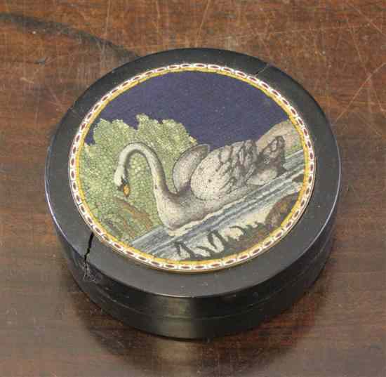 Appraisal: An early th century Italian micro-mosaic inset tortoiseshell snuff box