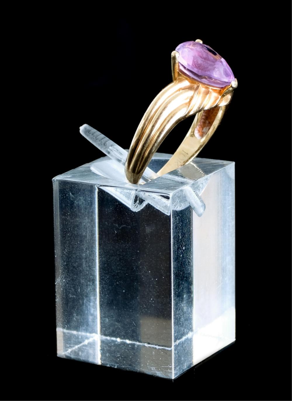 Appraisal: k yellow gold ring having tear drop shaped amethyst gemstone