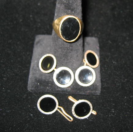 Appraisal: MAN'S YELLOW GOLD ONYX SET includes ring cufflinks and studs