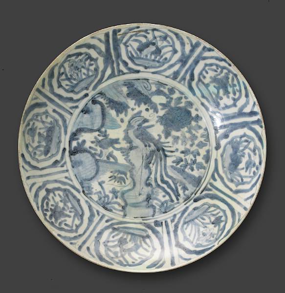 Appraisal: A large Swatow blue and white porcelain dish th Century