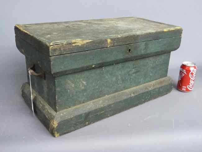 Appraisal: th c toolbox in green paint '' W '' D