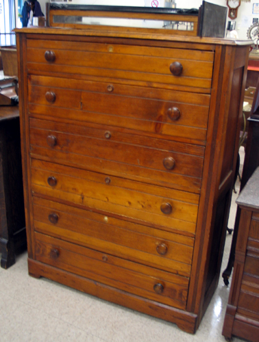 Appraisal: A VICTORIAN PINE CHEST OF DRAWERS American last quarter of