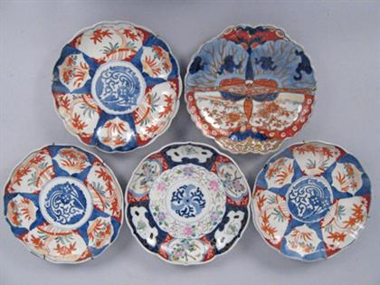 Appraisal: Fifteen Japanese imari plates mostly th century Mostly of foliate