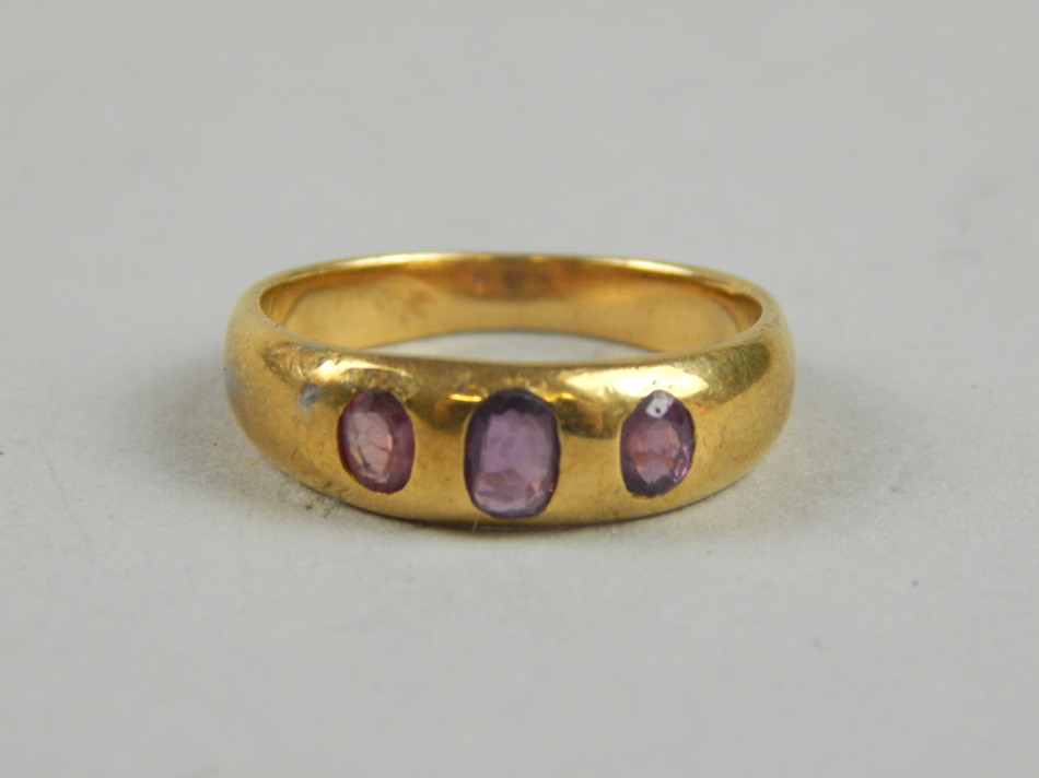 Appraisal: An amethyst dress ring set with three stones yellow metal