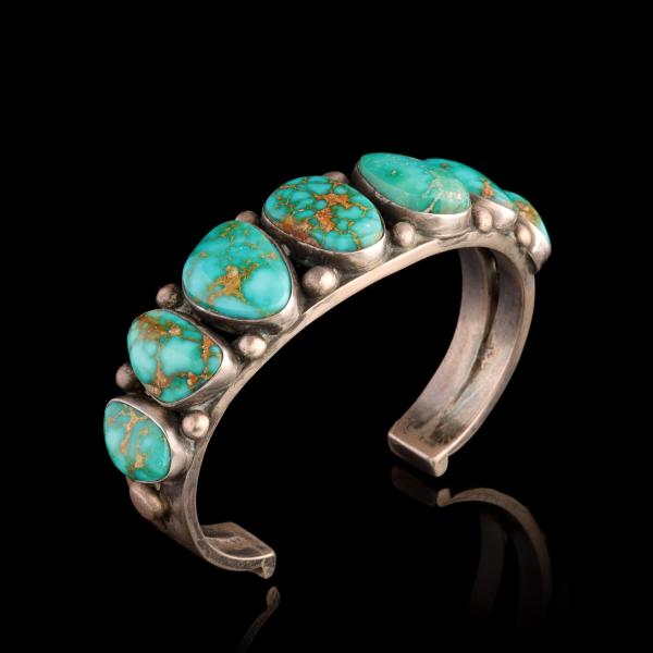 Appraisal: A STERLING SILVER AND TURQUOISE MEN'S CUFF BRACELETThe men's cuff