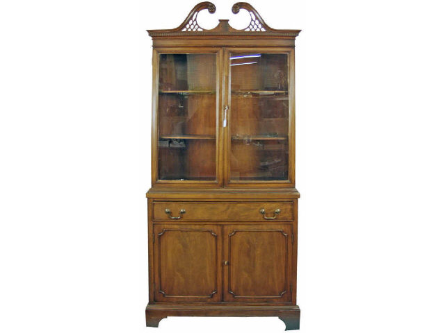 Appraisal: - 's mahogany double door china cabinet features swan neck